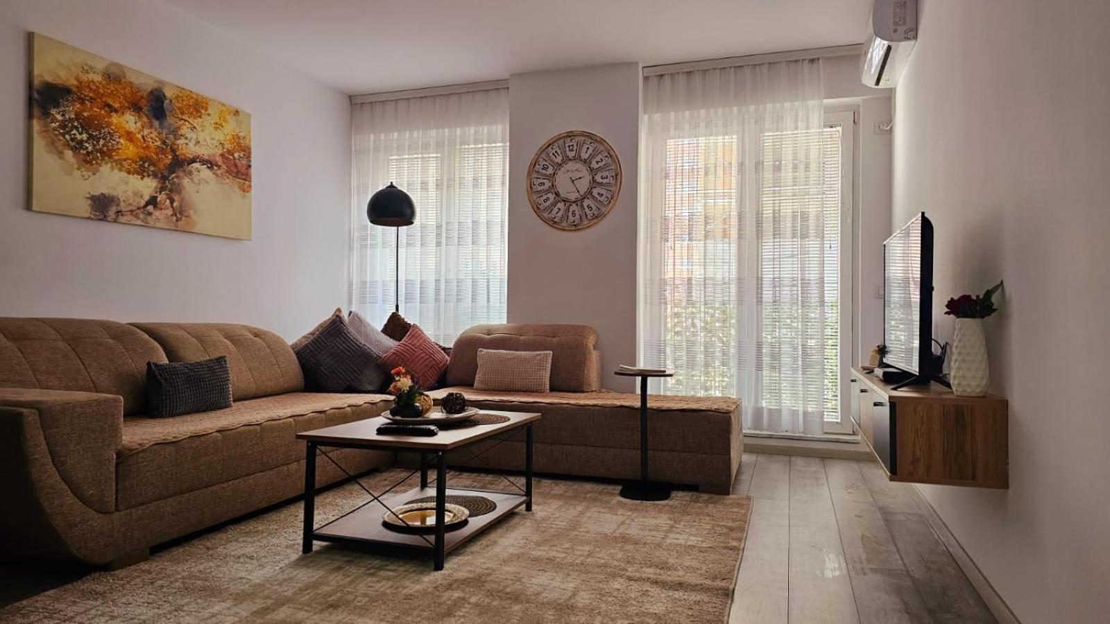 Superb 1 Bedroom In The Best Zone Of The City. Ferizaj Extérieur photo